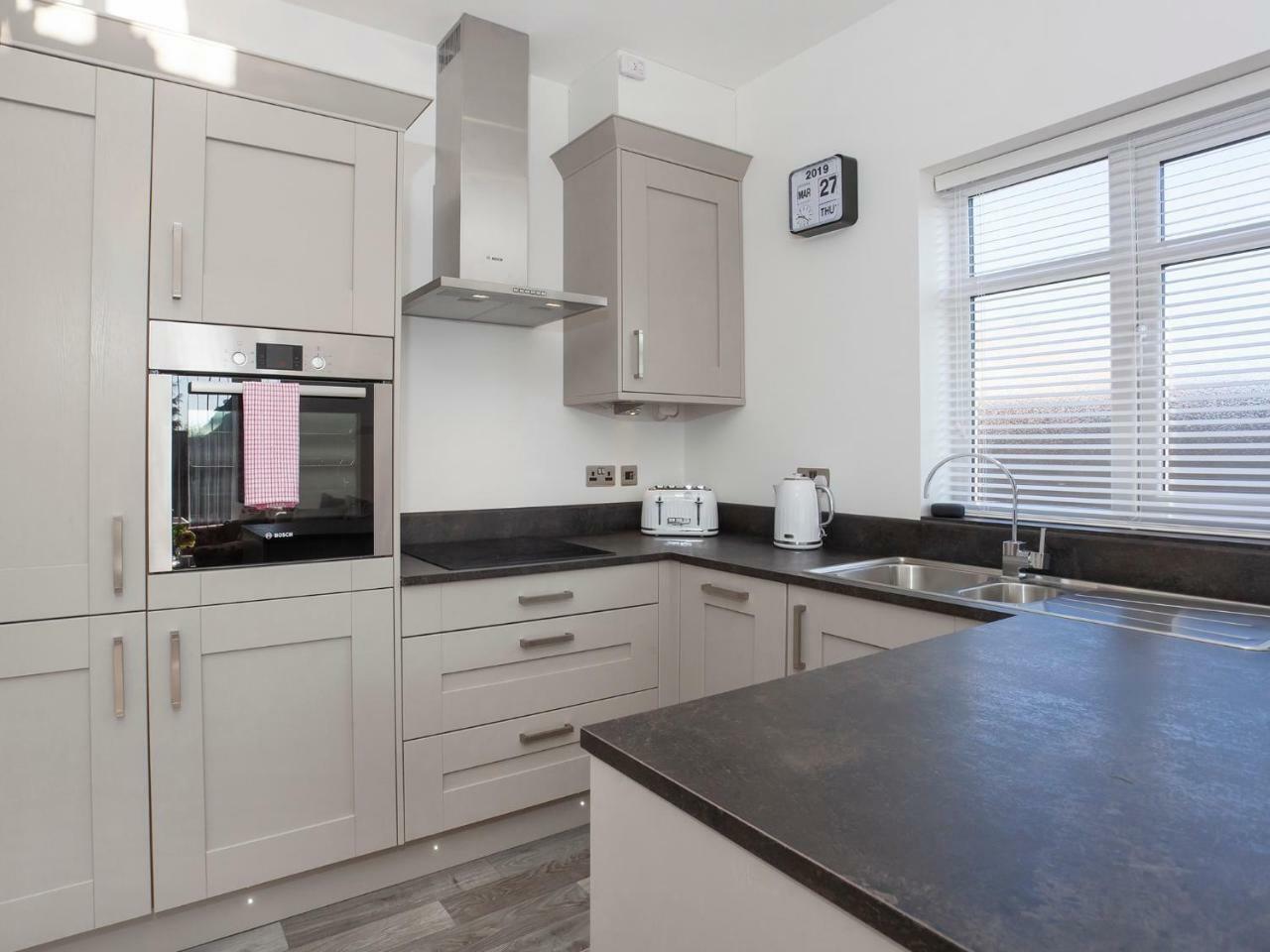 White House Apartments-Free Parking 1 Car Per Apartment York Exterior foto