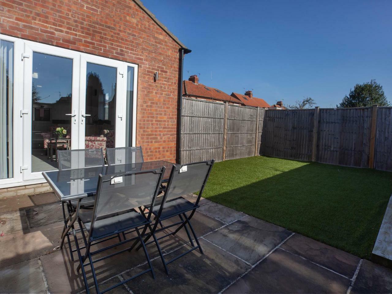 White House Apartments-Free Parking 1 Car Per Apartment York Exterior foto
